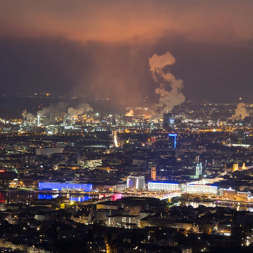 City Skyline Linz bei nacht