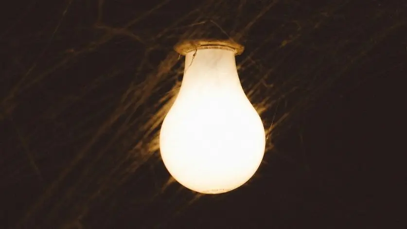 Glühlampe in dunklen setting